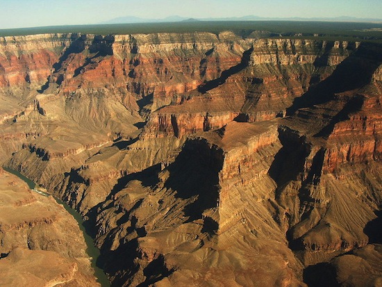 GRAND CANYON, EUA - Afastado das grandes cidades e das luzes artificiais, esse famoso ponto turístico norte-americano também está na lista de melhores locais no mundo para observação astronômica. Entre as características que favorecem essa atividade estão a luz, o vento e temperatura. A visibilidade é tão boa que as estrelas podem ser observadas a olho nu. GRAND CANYON, EUA - Afastado das grandes cidades e das luzes artificiais, esse famoso ponto turístico norte-americano também está na lista de melhores locais no mundo para observação astronômica. Entre as características que favorecem essa atividade estão a luz, o vento e temperatura. A visibilidade é tão boa que as estrelas podem ser observadas a olho nu.