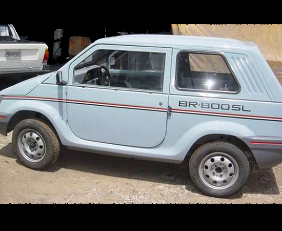 A Gurgel lançou o BR-800, primeiro carro totalmente desenvolvido no Brasil. Para comprar um, era preciso também comprar ações da empresa. Poucos anos depois, ela faliu.
