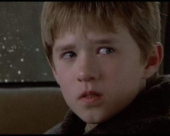 MELHOR ATOR  COADJUVANTE - Haley Joel Osment, o menino que vê pessoas mortas em O sexto sentido (1999), também concorreu a Melhor Ator Coadjuvante. Ele tinha 11 anos na época.