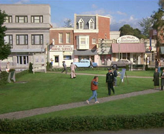 Hill Valley é a cidade fictícia da saga De Volta para o Futuro’, onde moram Marty Mcfly e Doc Emmett Brown.