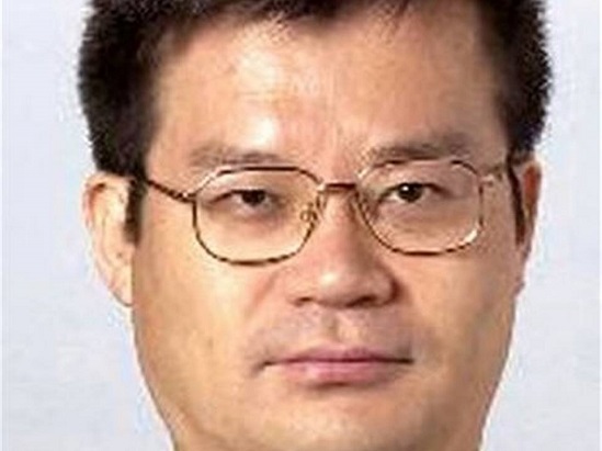 Ele dividiu o prêmio com outros dois cientistas, também japoneses, entre eles Hiroshi Amano. Ele dividiu o prêmio com outros dois cientistas, também japoneses, entre eles Hiroshi Amano.