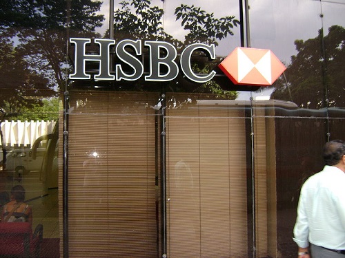HSBC: Clientes mais atentos já notaram que se trata de um banco de origem asiática. A marca significa Hong Kong and Shanghai Banking Corporation.