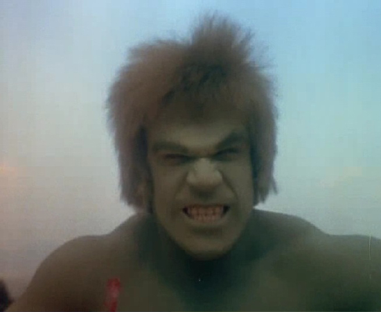 O Incrível Hulk (1982) é uma série que mostra o Dr. Banner se transformando em um monstro verde e poderoso. O Incrível Hulk (1982) é uma série que mostra o Dr. Banner se transformando em um monstro verde e poderoso.