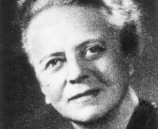 Ida Noddack (1896 - 1978) - Química alemã que teve importante papel na descoberta do elemento Rênio. Foi a primeira cientista a propor a ideia de fissão nuclear. Ida Noddack (1896 - 1978) - Química alemã que teve importante papel na descoberta do elemento Rênio. Foi a primeira cientista a propor a ideia de fissão nuclear.