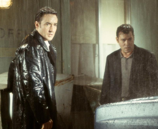 Identidade (James Mangold, 2003) - 10 pessoas estranhas ficam presas em um hotel de beira de estrada durante uma tempestade. O clima fica tenso quando elas começam a ser assassinadas, uma a uma. A surpresa fica por conta da identidade do assassino. Identidade (James Mangold, 2003) - 10 pessoas estranhas ficam presas em um hotel de beira de estrada durante uma tempestade. O clima fica tenso quando elas começam a ser assassinadas, uma a uma. A surpresa fica por conta da identidade do assassino.
