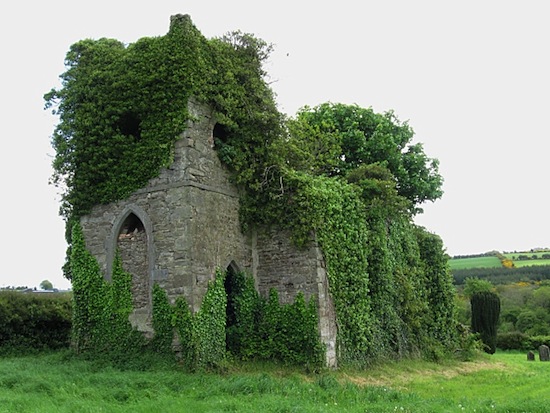 Ivy Clad Ruin, Igreja abandonada na Inglaterra.