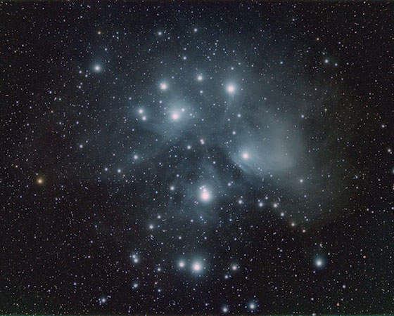 Jacob von Chorus tem 15 anos e venceu a categoria Jovem Fotógrafo de Astronomia. A foto mostra um aglomerado de estrelas visíveis a olho nu no hemisfério norte. Foi preciso uma hora de exposição para chegar ao resultado. Valeu a pena, né?