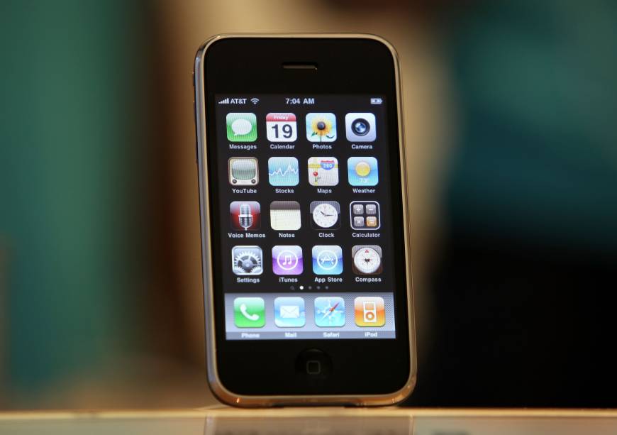 Em 2009, a Apple percebeu que o consumidor precisava de mais velocidade no processador e aumentou a capacidade dele para 600 MHz de CPU e o iOS foi para 6.1.3.  