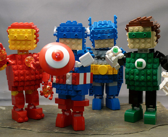 Os Vingadores também foram homenageados por um fã que também adora Lego.