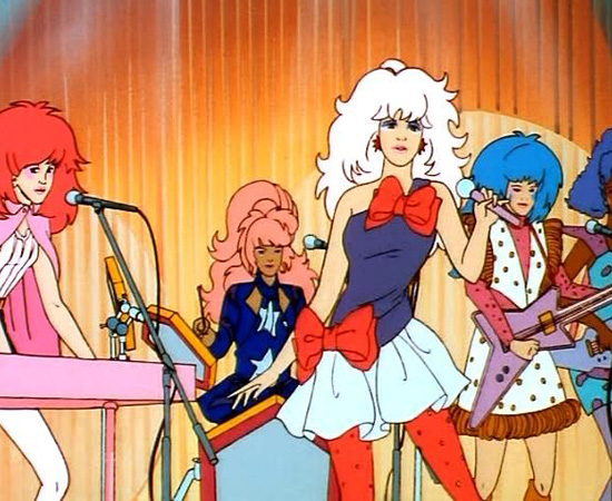 Jem e as Hologramas (1985) é uma série sobre a milionária Jessica, que é o alter-ego de uma estrela da música.