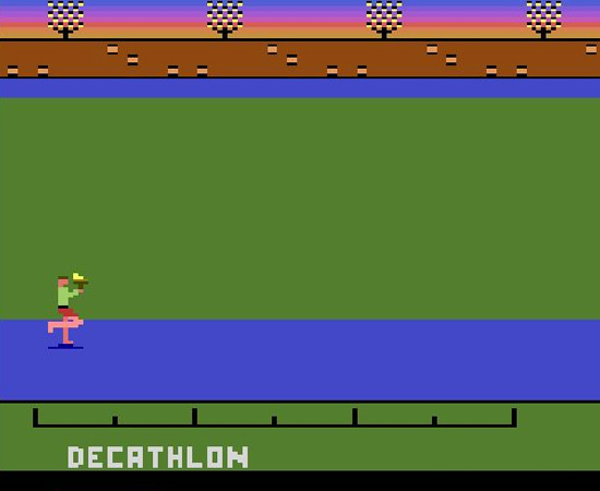 DECATHLON (1883) - É um dos jogos esportivos mais famosos dos anos 80. O jogador pode competir em dez modalidades diferentes, como lançamento de dardo e salto em altura.
