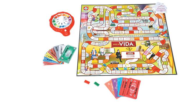 Aqui, a realidade faz parte da diversão. Carreira, filhos e amigos são elementos presentes no jogo, que usa detalhes e obstáculos do mundo real para criar uma experiência de vida adulta. Aqui, a realidade faz parte da diversão. Carreira, filhos e amigos são elementos presentes no jogo, que usa detalhes e obstáculos do mundo real para criar uma experiência de vida adulta.