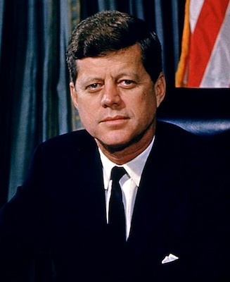 Meses depois, em 22 de novembro de 1963, o presidente americano John F. Kennedy foi assassinado durante uma visita a Dallas.