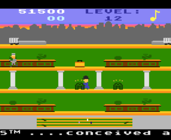 KEYSTONE KAPERS (1983) - Neste jogo, você é um oficial inglês que deve perseguir um fugitivo dentro de uma loja de departamentos. O objetivo é não deixar o meliante sair pelo terraço.