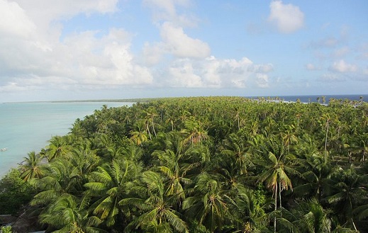 32 atóis e uma ilha formam a República do Kiribati, um país do Oceano Pacífico. A soma da área das ilhas resulta num tamanho pouco maior do que a cidade de Nova York. No entanto, o território oceânico de Kiribati é 4 mil vezes maior - é considerado uma das maiores áreas de proteção do mundo.