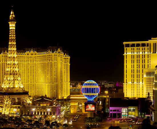 LAS VEGAS STRIP - É um intervalo da avenida Las Vegas Boulevard South, onde estão os principais hotéis e cassinos de Nevada (EUA). Por mais estranho que pareça, a rua não está localizada na cidade de Las Vegas, mas em Paradise e em Winchester.