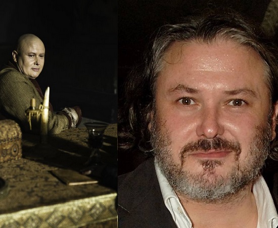 Conleth Hill perde seus pelos faciais para dar vida ao enigmático Lorde Varys