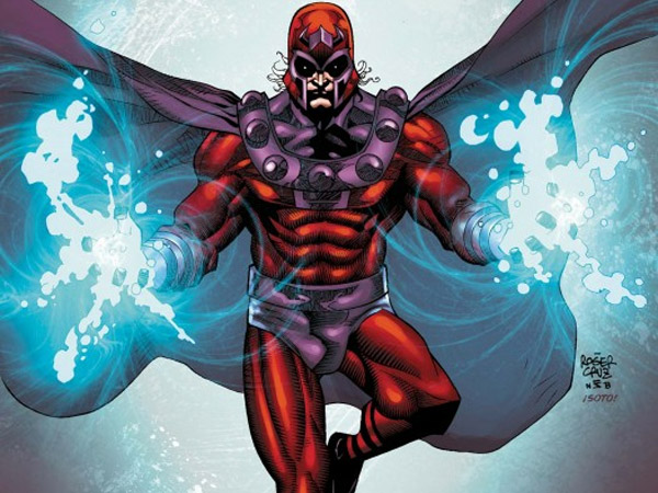 1 - Durante a Segunda Guerra, Max Eisenhardt foi prisioneiro em Auschwitz, e sempre escondeu seus poderes mutantes. Quando adulto, assumiu a identidade de Erik Lehnsherr e de Magneto. Ah, o balde na cabeça protege contra poderes psíquicos. 1 - Durante a Segunda Guerra, Max Eisenhardt foi prisioneiro em Auschwitz, e sempre escondeu seus poderes mutantes. Quando adulto, assumiu a identidade de Erik Lehnsherr e de Magneto. Ah, o balde na cabeça protege contra poderes psíquicos.