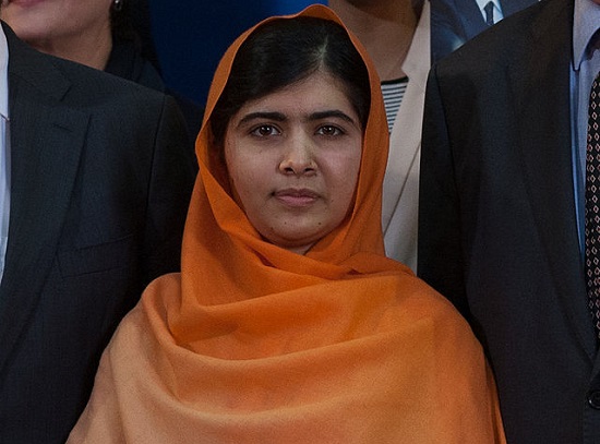 A estudante paquistanesa Malala Yousafzay foi uma das vencedoras do Nobel da Paz deste ano. Ela luta pelo direito das mulheres à educação. Malala é a pessoa mais jovem a ganhar um Nobel, com 17 anos.