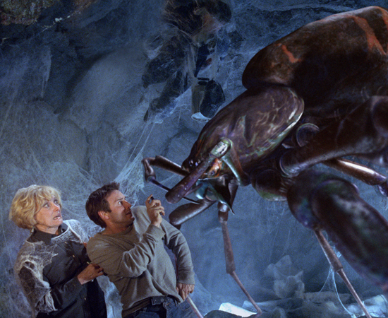 Malditas Aranhas é uma comédia de 2002, dirigida por Ellory Elkayem. A história é sobre aranhas radioativas geneticamente modificadas que atacam moradores de uma pequena cidade dos EUA. Malditas Aranhas é uma comédia de 2002, dirigida por Ellory Elkayem. A história é sobre aranhas radioativas geneticamente modificadas que atacam moradores de uma pequena cidade dos EUA.