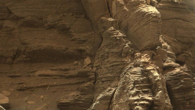 Estudando essas formações geológicas bem de pertinho, como o Curiosity faz, dá para ter uma ideia melhor de como a dinâmica da água aconteceu no planeta - afinal, é o vento e a água que esculpem o relevo, através do processo de erosão. 