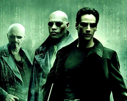 Duas atrizes de <i>Matrix Reloaded</i> morreram durante ou logo depois da gravação do filme: Gloria Foster, que fazia o Oráculo, e a cantora pop e atriz Aaliyah, cujas cenas foram refilmadas com outra artista. O ator Keanu Reeves sofreu um acidente de moto, se machucou durante as filmagens e teve problemas familiares, o que também atrasou (e colocou em risco) a gravação.