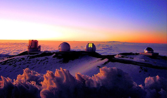 MAUNA KEA, EUA - Esse vulcão localizado na Ilha Grande do Havaí possui mais de 3 mil metros de altura quase nenhuma poluição. Além disso, também é casa do Keck Observatory, que abriga o maior telescópio óptico do mundo.