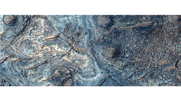 Crateras e encostas em Melas Chasma Crateras e encostas em Melas Chasma