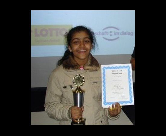 Sem usar a calculadora, responda: quanto é 2584 multiplicado por 3,61? Acha difícil? Não se você for Priyanshi Somani, esta garota indiana que nasceu em novembro de 1998. Ela é a mais jovem vencedora do Campeonato Mundial de Cálculo Mental - título que recebeu em 2010. No evento, ela obteve o melhor resultado de todos os tempos: 100% de precisão em cálculos de adição, multiplicação, divisão ou subtração. Sem usar a calculadora, responda: quanto é 2584 multiplicado por 3,61? Acha difícil? Não se você for Priyanshi Somani, esta garota indiana que nasceu em novembro de 1998. Ela é a mais jovem vencedora do Campeonato Mundial de Cálculo Mental - título que recebeu em 2010. No evento, ela obteve o melhor resultado de todos os tempos: 100% de precisão em cálculos de adição, multiplicação, divisão ou subtração.