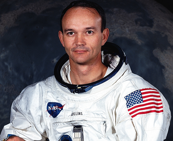 MICHAEL COLLINS - Astronauta americano. Foi o piloto do módulo de comando que orbitou a Lua na Missão Apollo 11. Foi o único dos três tripulantes que não pisou no satélite. Após se aposentar da Força Aérea dos EUA, tornou-se professor da Universidade de Harvard.