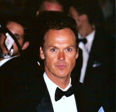 Antes de ficar famoso e interpretar o Batman, Michael Keaton teve que mudar de nome. É que ele é xará de outro ator famoso, o Michael Douglas. A saída foi escolher um nome artístico. A escolha foi inspirada indiretamente pela Diane Keaton - ele gostava do sobrenome da atriz.