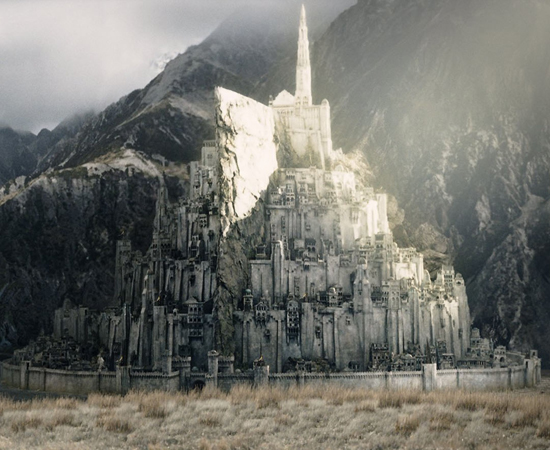 Minas Tirith é uma das cidades da saga O Senhor dos Anéis. Foi construída por homens refugiados de Númenor. É cercada por sete muralhas.