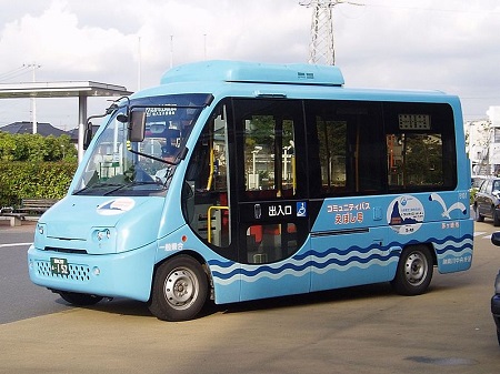Os micro-ônibus são usados no Brasil e em muitas partes do mundo como uma alternativa no transporte público e também como veículos privados. Eles ocupam menos espaço no trânsito.