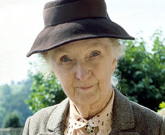 Miss Marple também é uma personagem das histórias de Agatha Christie. Ela é uma anciã solteirona que trabalha como detetive amadora para desvendar os crimes que ocorrem no vilarejo de St. Mary Mead.