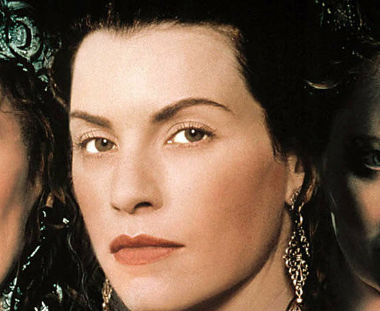 Morgana (Brumas de Avalon) - Ela se apaixona pelo primo Lancelote, mas ele ama outra mulher. Impulsionada pela tia, Morgana decide ter um filho em um ritual sagrado. Mais tarde, ela descobre que engravidou do próprio irmão. Confusa, se relaciona com um bardo, mas, depois, prefere ficar sozinha em um convento. Morgana (Brumas de Avalon) - Ela se apaixona pelo primo Lancelote, mas ele ama outra mulher. Impulsionada pela tia, Morgana decide ter um filho em um ritual sagrado. Mais tarde, ela descobre que engravidou do próprio irmão. Confusa, se relaciona com um bardo, mas, depois, prefere ficar sozinha em um convento.