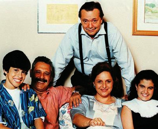 Mundo da Lua (1991) é uma série de TV que contava as histórias de Lucas Silva e Silva, um garoto com um gravador de voz e muita imaginação. Mundo da Lua (1991) é uma série de TV que contava as histórias de Lucas Silva e Silva, um garoto com um gravador de voz e muita imaginação.