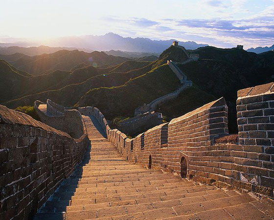 Essa construção era uma das favoritas: a Muralha da China. Apesar do que muita gente fala por aí, ela não pode ser vista do espaço a olho nu por ser muito estreita.