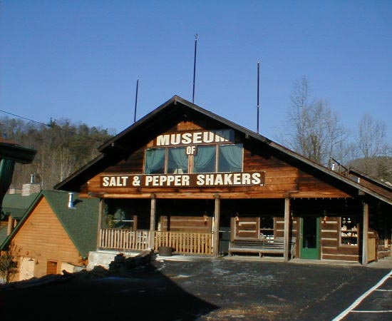 MUSEU DE SALEIROS E PIMENTEIROS - Neste distinto lugar é possível contemplar mais de 20 mil saleiros e pimenteiros de todo o mundo. Está localizado em Gatlinburg, no Tennessee (EUA). A entrada custa cerca de R$ 6.