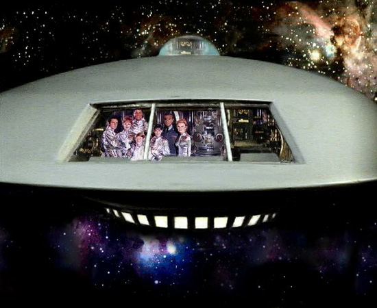 A nave Jupiter 2 é o lar da família Robinson, do seriado Perdidos no Espaço.
