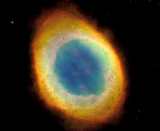 Nebulosa do Anel (M 57), localizada na constelação de Lira.