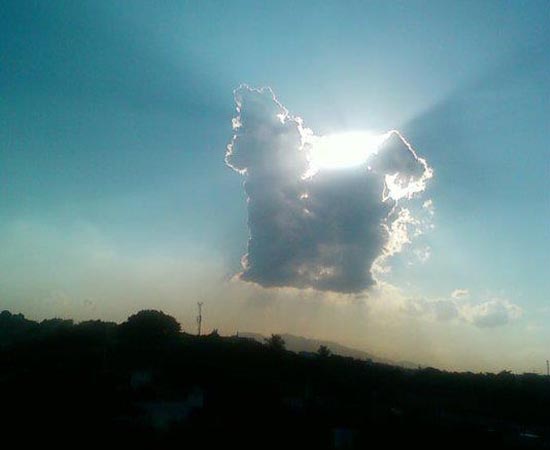 Este pônei foi fotografado no céu do Rio de Janeiro. A foto é do leitor Jefferson Schroeder.