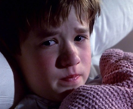 O sexto sentido (M. Night Shyamalan, 1999) - Cole vê gente morta o tempo todo. Enquanto tenta tratar e orientar o garotinho, o psiquiatra Malcolm Crowe acaba descobrindo muita coisa sobre a própria vida. Quer dizer. Clique em Leia Mais e veja o que ele descobriu. O sexto sentido (M. Night Shyamalan, 1999) - Cole vê gente morta o tempo todo. Enquanto tenta tratar e orientar o garotinho, o psiquiatra Malcolm Crowe acaba descobrindo muita coisa sobre a própria vida. Quer dizer. Clique em Leia Mais e veja o que ele descobriu.