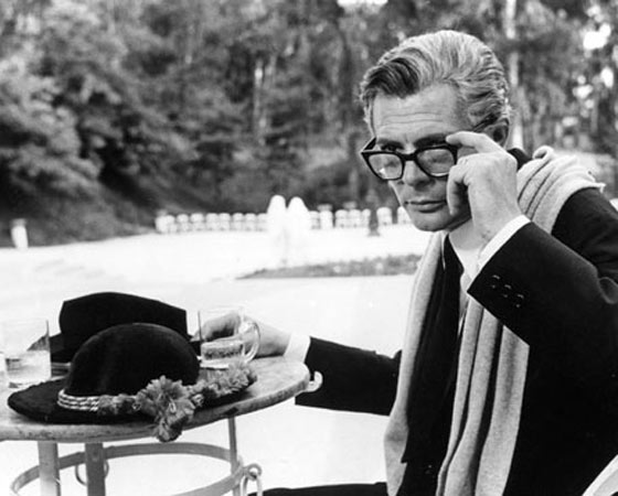Um dos mais famosos filmes sobre filmes é <i>Oito e meio</i>, de Federico Fellini. Nele, um cineasta vivido por Marcello Mastroianni, enfrenta uma crise criativa enquanto reflete sobre a própria vida. Metalinguagem das boas. Um dos mais famosos filmes sobre filmes é <i>Oito e meio</i>, de Federico Fellini. Nele, um cineasta vivido por Marcello Mastroianni, enfrenta uma crise criativa enquanto reflete sobre a própria vida. Metalinguagem das boas.