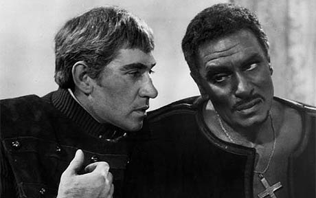 Laurence Oliver em <i>Otelo</i> (1965) Laurence Oliver em <i>Otelo</i> (1965)