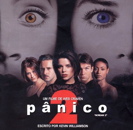 <i>Pânico II</i> se passa dois anos depois dos fatos mostrados no primeiro episódio da franquia. E o filme <i>Facada</i>, sobre os assassinatos, acaba sendo cenário para novos mistérios. <i>Pânico II</i> se passa dois anos depois dos fatos mostrados no primeiro episódio da franquia. E o filme <i>Facada</i>, sobre os assassinatos, acaba sendo cenário para novos mistérios.