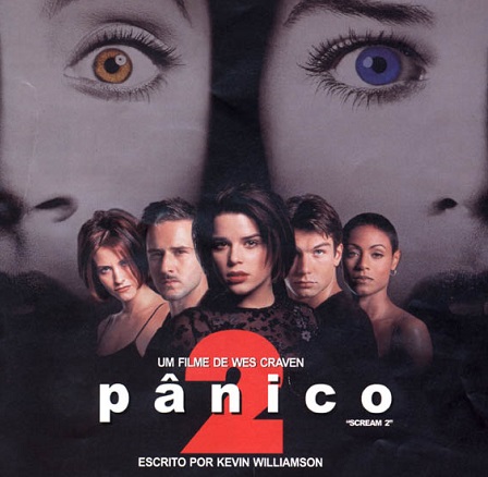 <i>Pânico II</i> se passa dois anos depois dos fatos mostrados no primeiro episódio da franquia. E o filme <i>Facada</i>, sobre os assassinatos, acaba sendo cenário para novos mistérios.