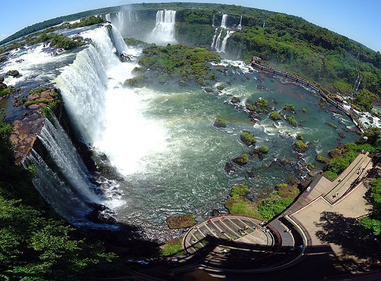 O Brasil também tem um Parque Nacional que merece destaque nesta lista. A reserva ambiental de Foz do Iguaçu, no Paraná, protege as famosas Cataratas e os vários animais que vivem por lá. O Brasil também tem um Parque Nacional que merece destaque nesta lista. A reserva ambiental de Foz do Iguaçu, no Paraná, protege as famosas Cataratas e os vários animais que vivem por lá.
