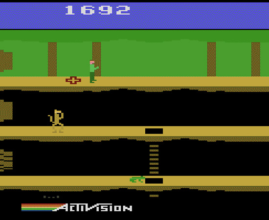 PITFALL! (1985) - Neste jogo é preciso conduzir o personagem principal por meio de uma densa floresta, com o objetivo de recuperar 32 tesouros. Para cumprir a missão, o jogador tem que enfrentar animais selvagens, areia movediça, buracos e troncos de árvore.