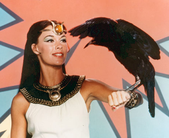 Poderosa Isis (1975) é uma série de TV que mostra uma professora de arqueologia que se transforma em uma super-heroína. Poderosa Isis (1975) é uma série de TV que mostra uma professora de arqueologia que se transforma em uma super-heroína.