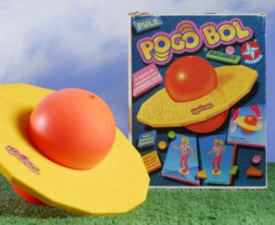 A molecada irritava os adultos com o Pogobol, brinquedo febre do ano. Foram 400 mil unidades vendidas.